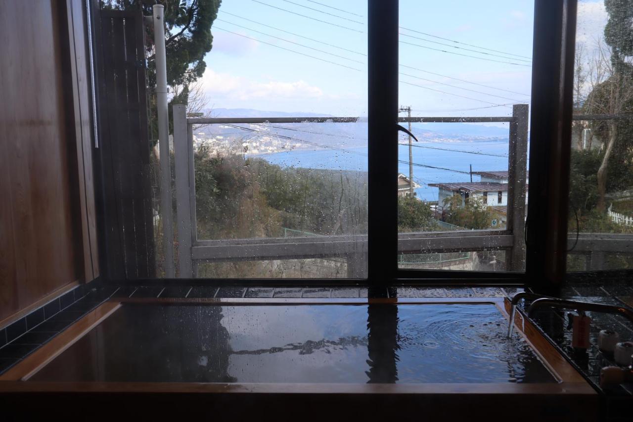 熱海の海が一望できる温泉付貸別荘 満月あじろ Mitsukiajiro Atami  Exterior photo